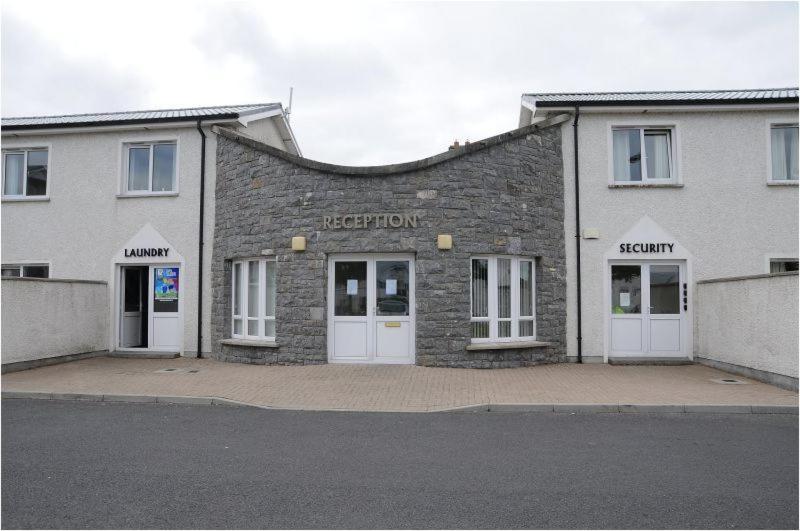 Dunaras Holiday Village Galway Buitenkant foto